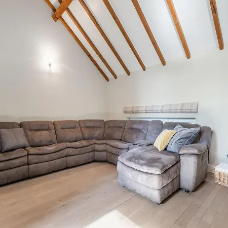 Convivial In With Garden And Terrace *